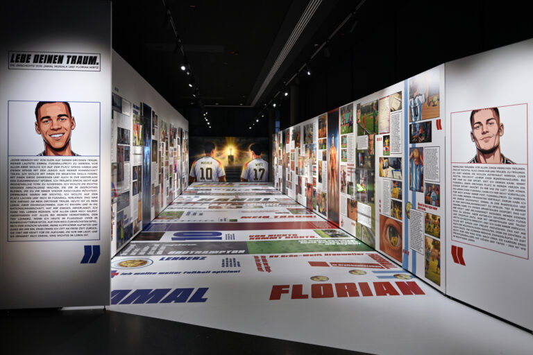 26 k werk dfm superheroes ausstellung 1