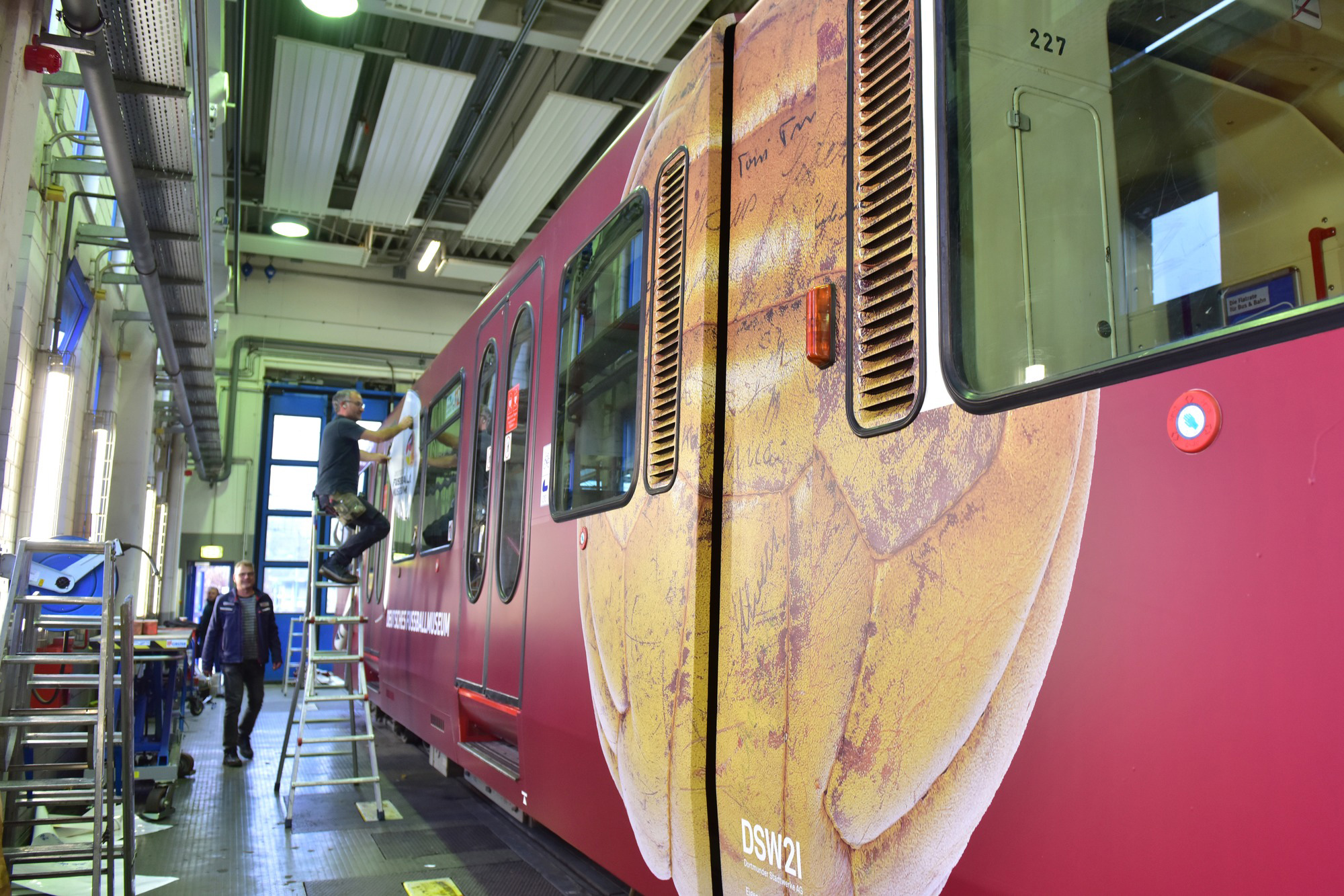 21 k werk dfm branding strassenbahn 02
