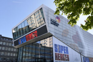 26 k werk dfm superheroes fassade 1