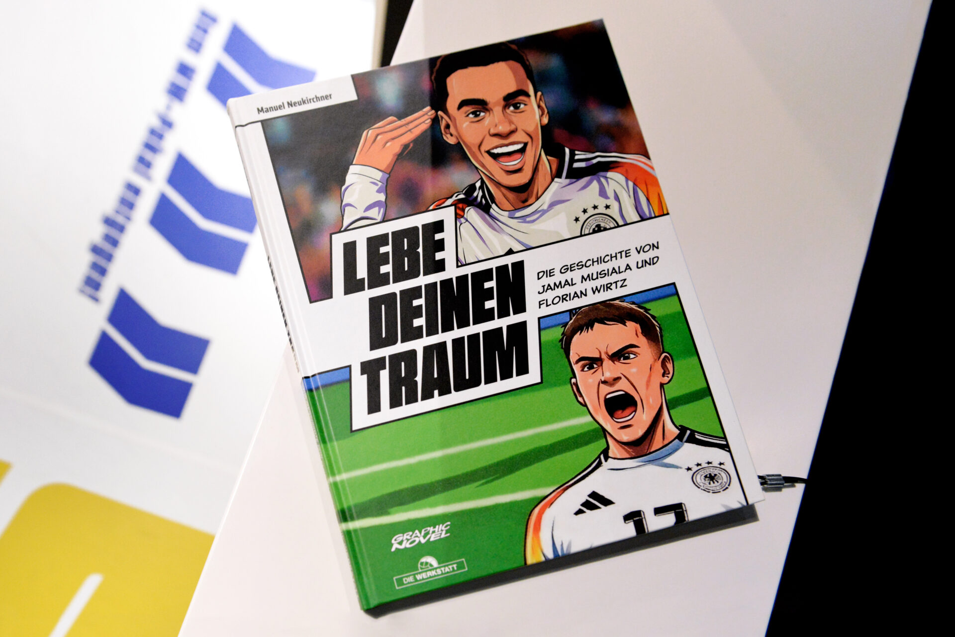 26 k werk dfm superheroes graphic novel 20
